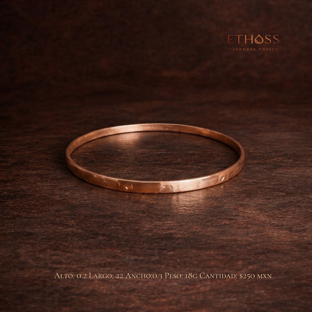 Pulsera fina artesanal de cobre 100% puro, diseño minimalista tipo aro abierto, ligera y elegante para uso diario
