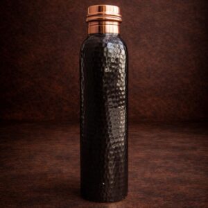 Interior de termo de cobre martillado mostrando pureza 100% cobre con tapa artesanal
